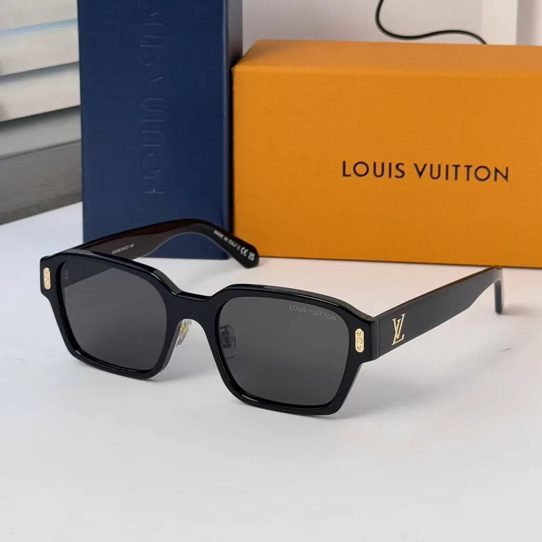 Z2675U Confidence Square Sunglasses Black Lenses