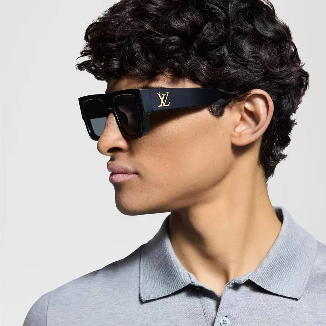 Z2125W Clash Square Large Sunglasses Black Lenses