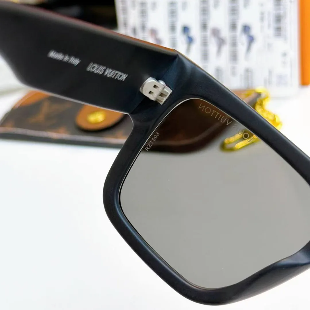 Z2707W Clash Large Square Sunglasses Deep Black