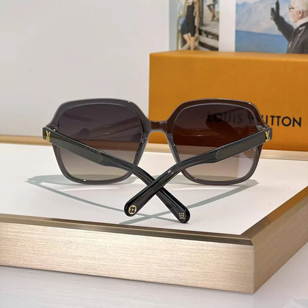 Z2819W Aura Square Sunglasses Anthracite Gray