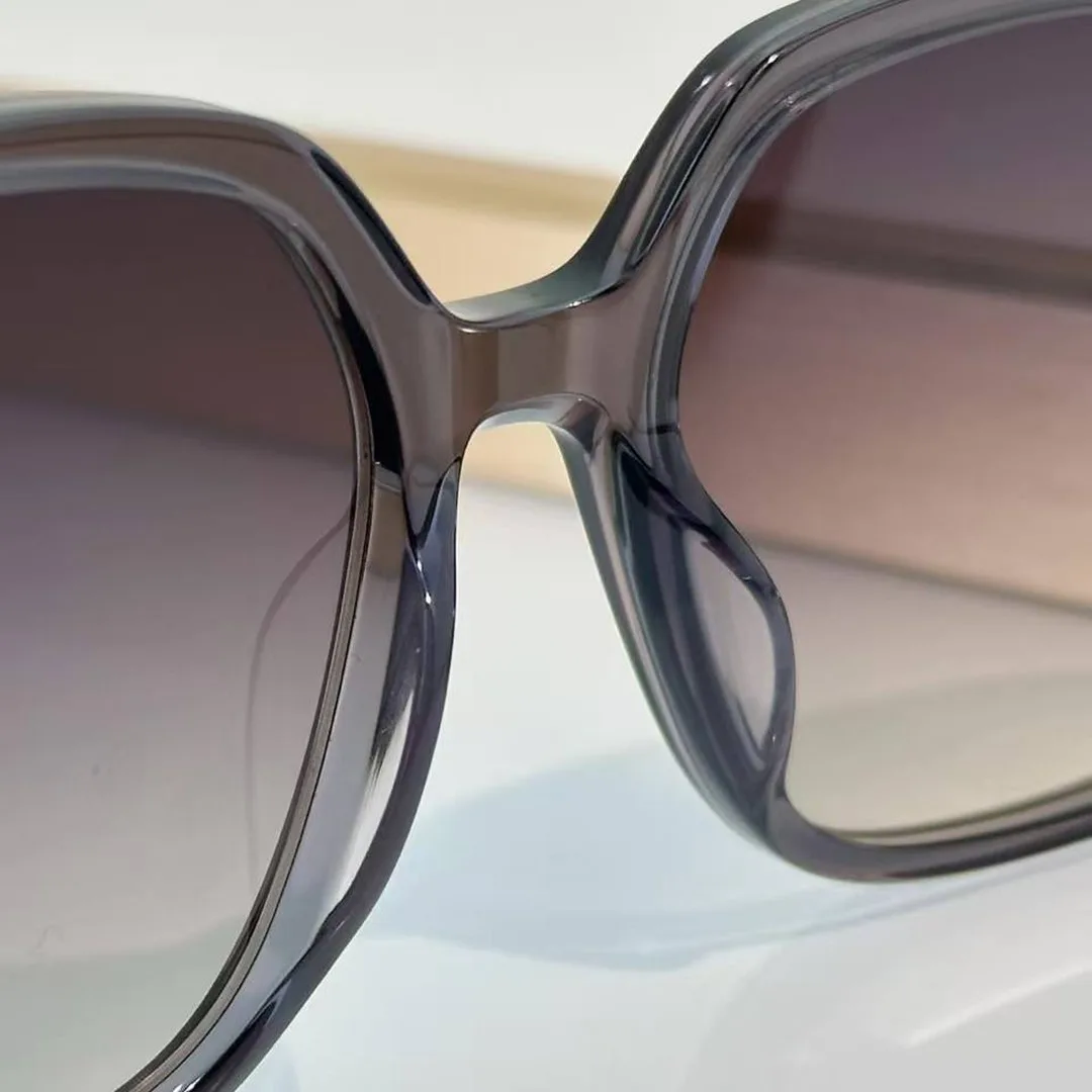 Z2819W Aura Square Sunglasses Anthracite Gray