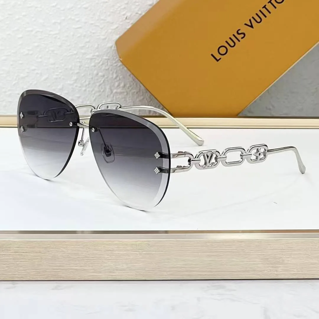Z2142U Jewel Cat Eye Sunglasses Gradient Black Lenses