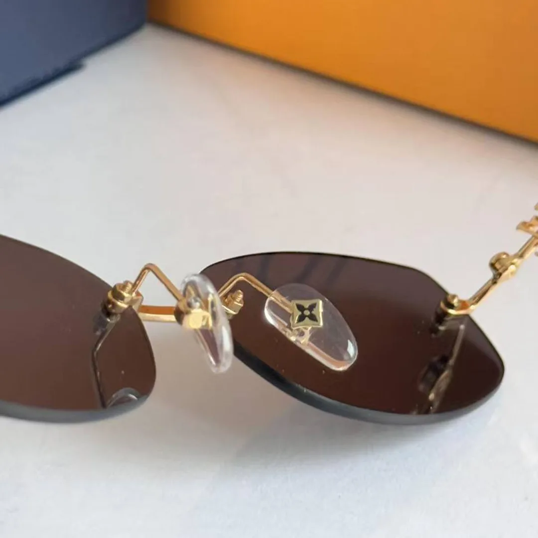 Z2959U Glam 2 Oval Sunglasses Gradient Blue Lenses
