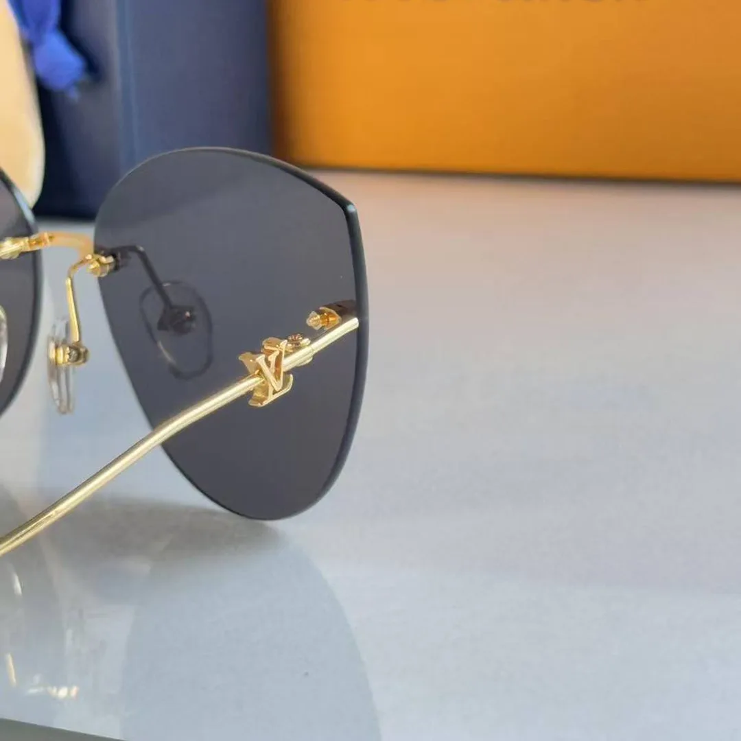 Z2827U Glam 2 Cat Eye Sunglasses Gradient Blue Lenses