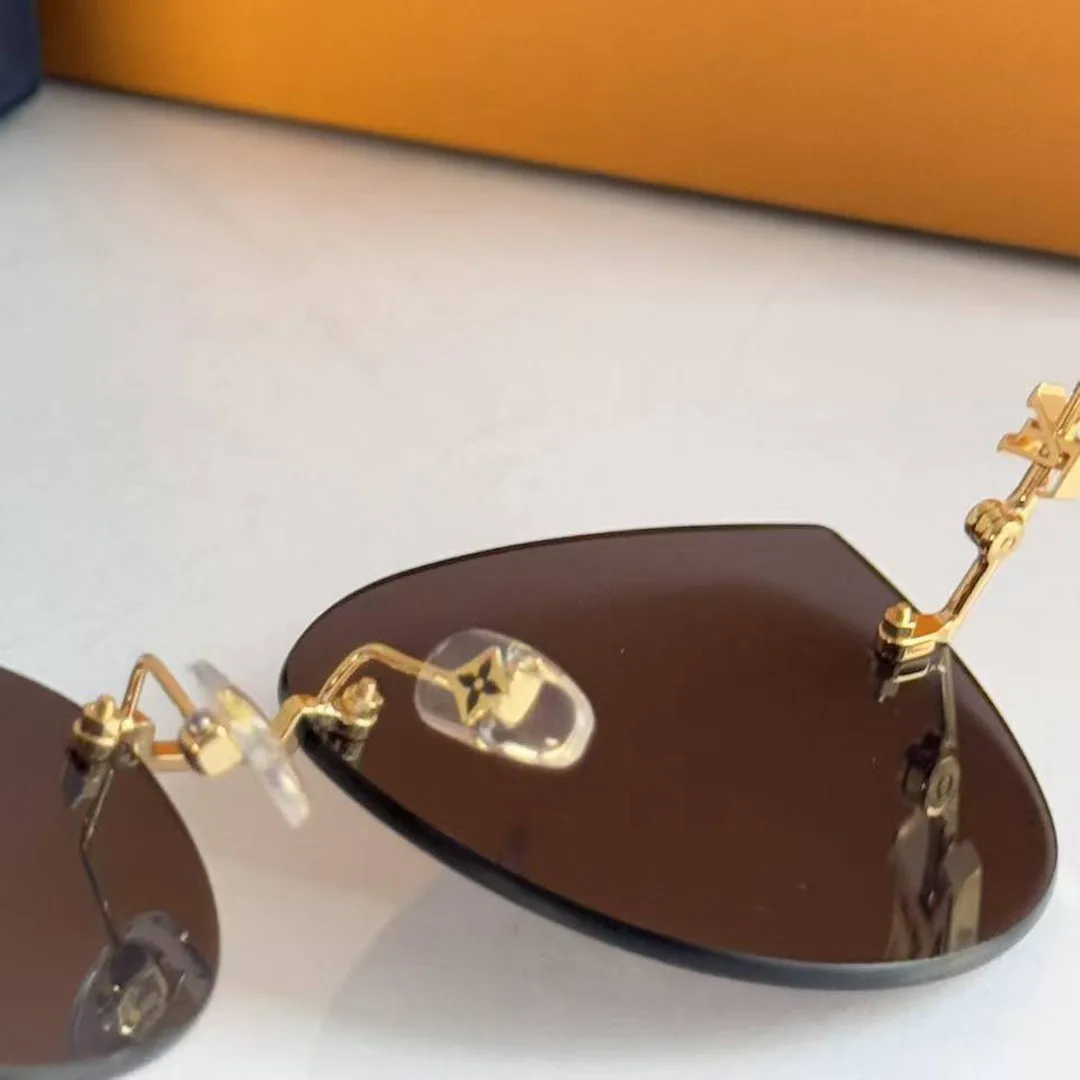 Z2827U Glam 2 Cat Eye Sunglasses Gradient Blue Lenses