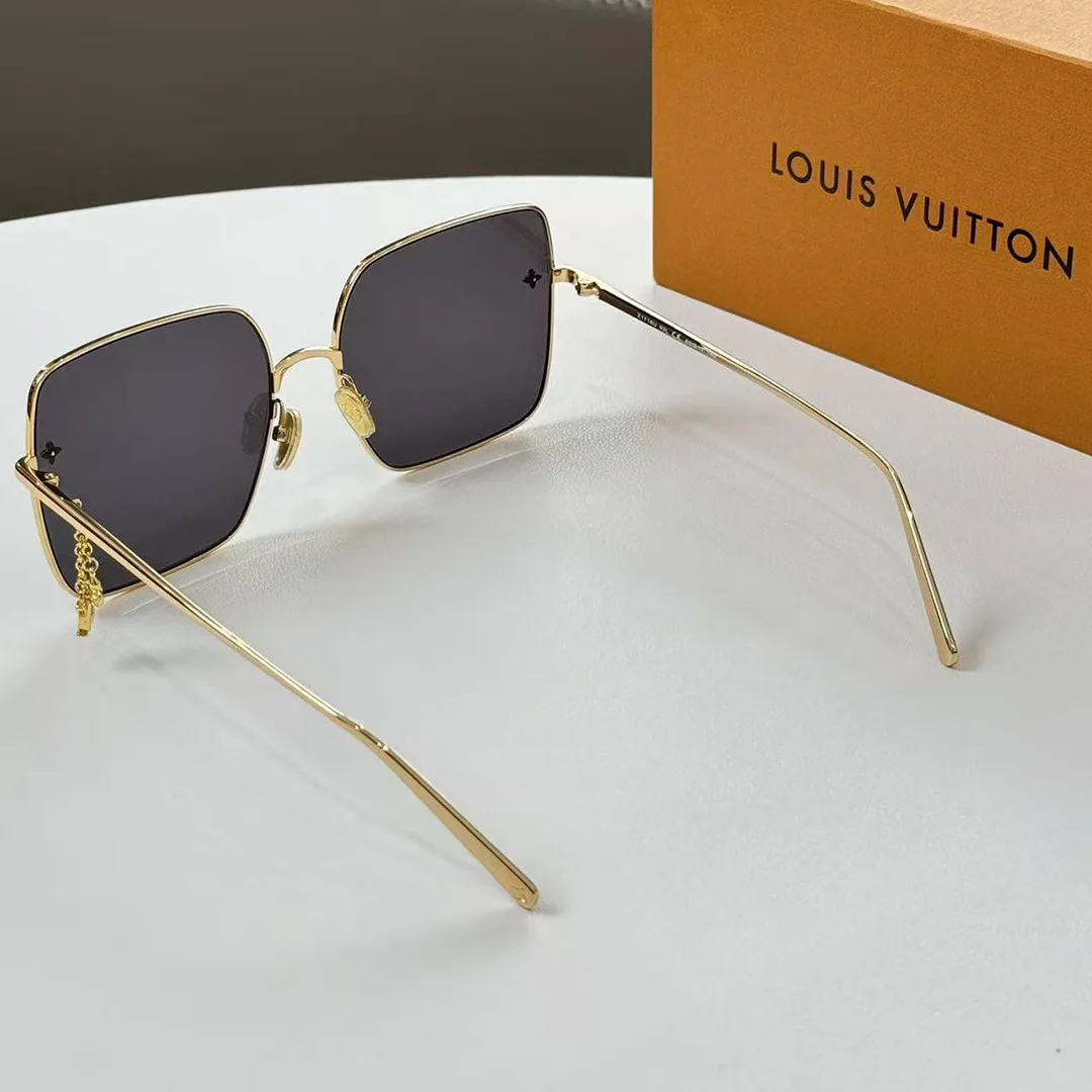 Z1718U Charm Square Sunglasses Gradient Black Lenses