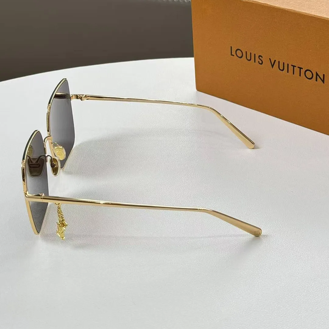 Z1718U Charm Square Sunglasses Gradient Black Lenses