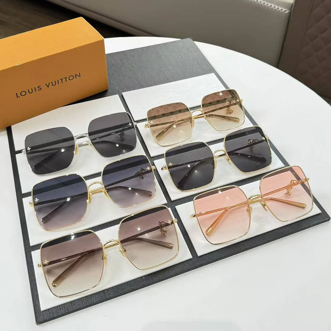 Z1718U Charm Square Sunglasses Gradient Black Lenses