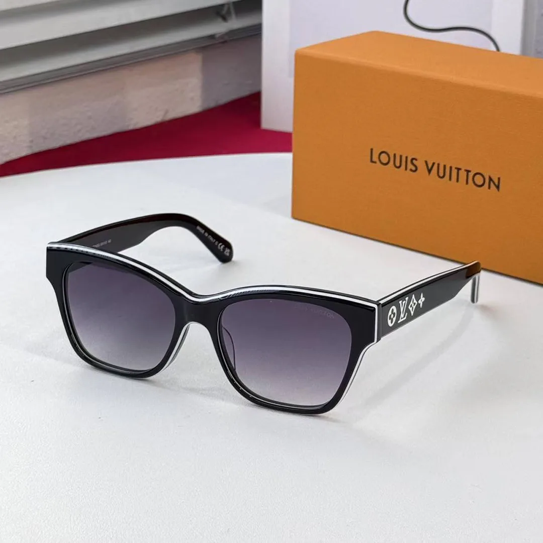 Z2645U Line Square Sunglasses Gradient Black Lenses