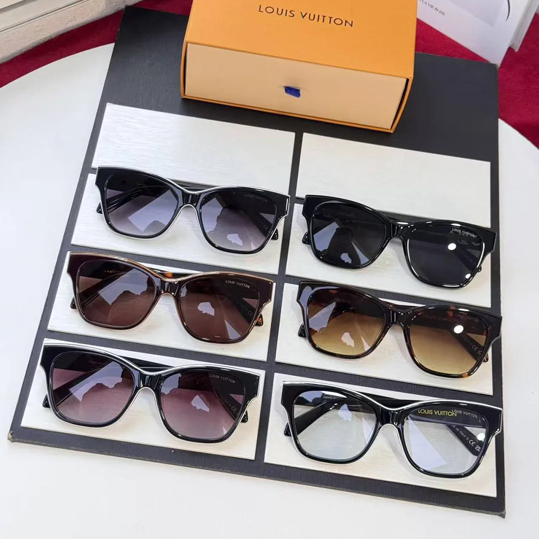 Z2645U Line Square Sunglasses Gradient Black Lenses