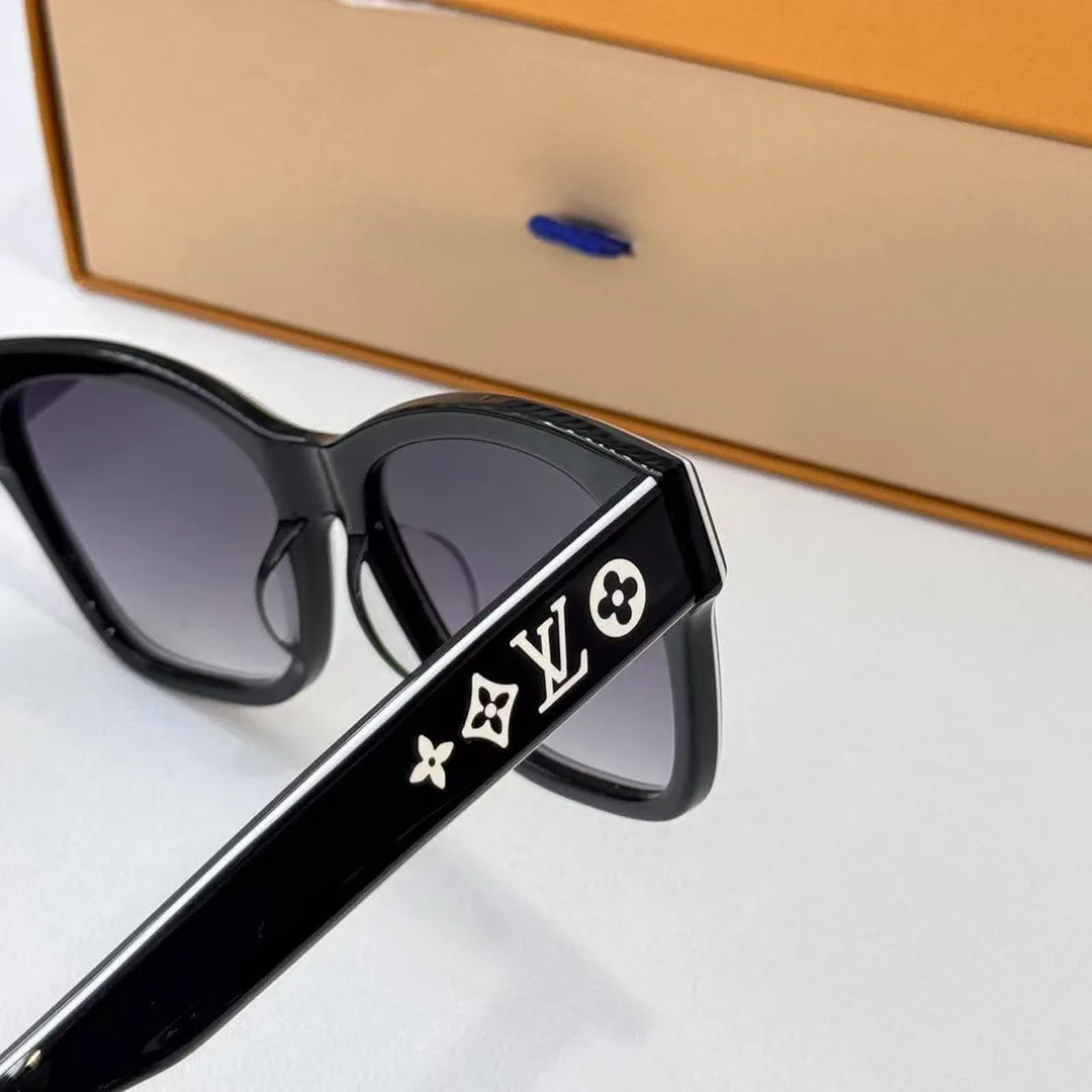 Z2645U Line Square Sunglasses Gradient Black Lenses
