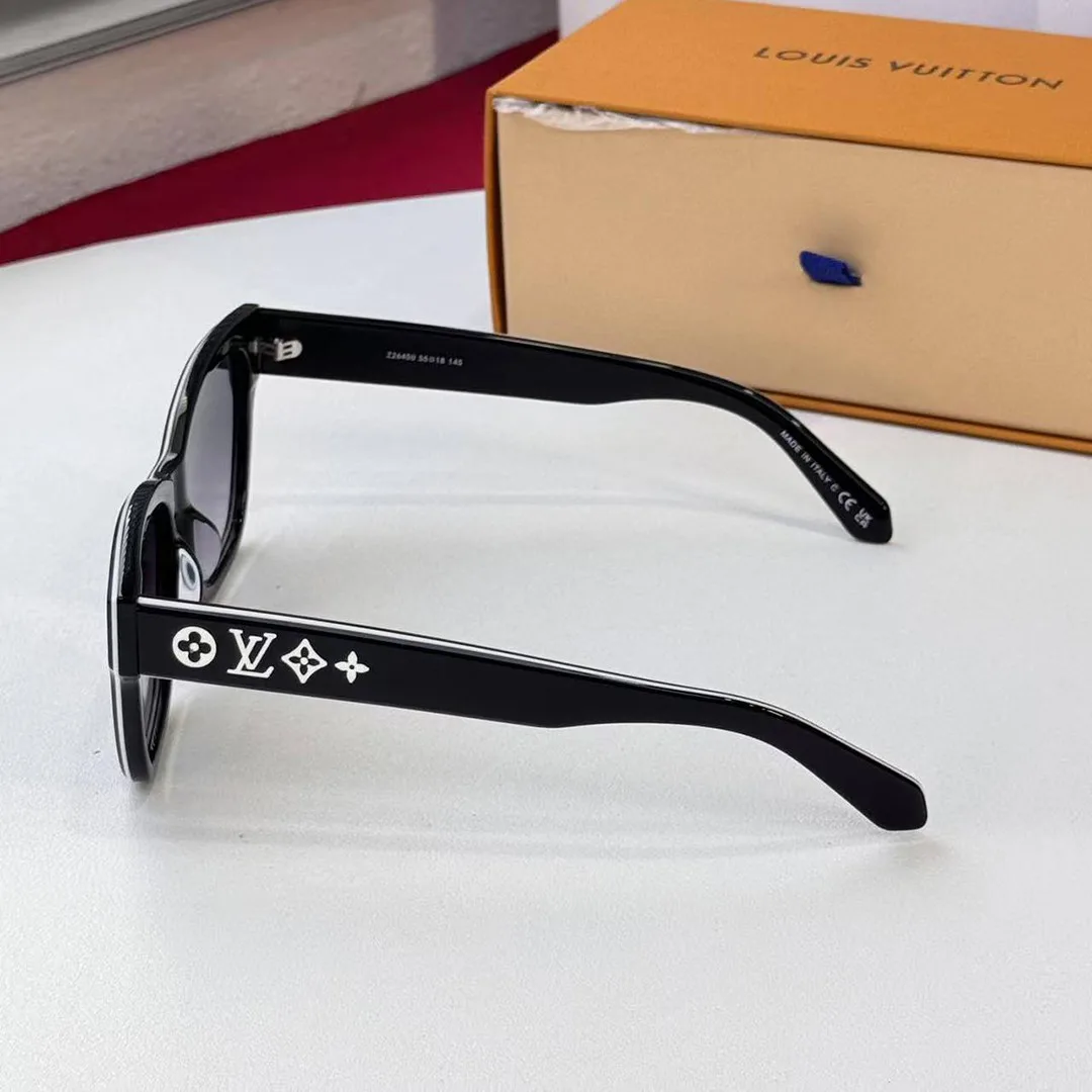 Z2645U Line Square Sunglasses Gradient Black Lenses