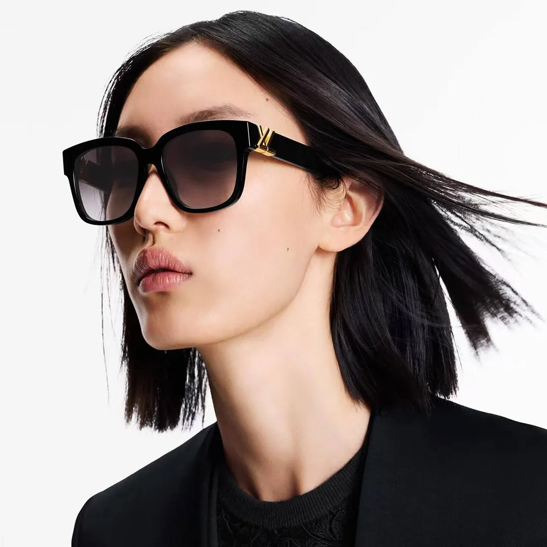 Z2120W GO14 Square Sunglasses Gradient Black Lenses