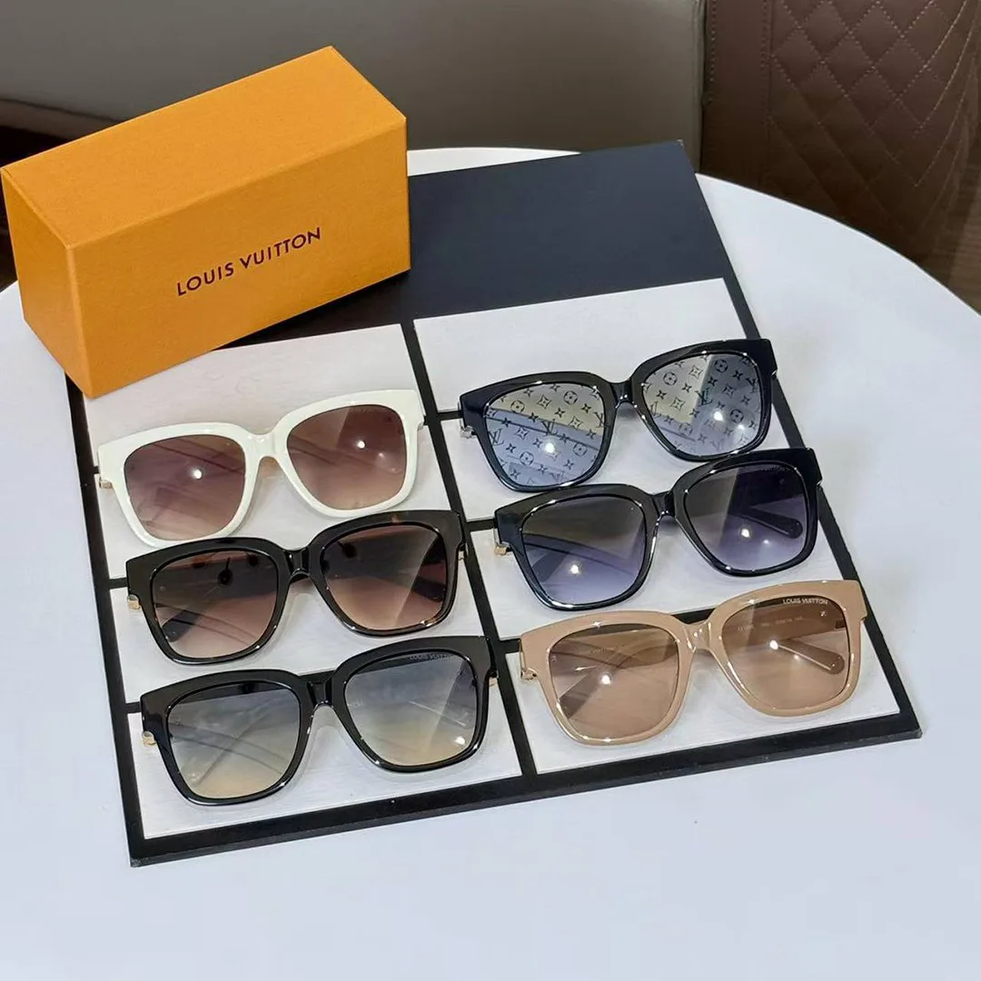 Z2120W GO14 Square Sunglasses Gradient Black Lenses