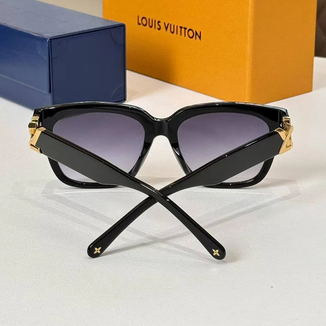 Z2120W GO14 Square Sunglasses Gradient Black Lenses