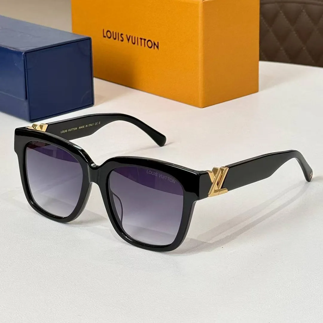 Z2120W GO14 Square Sunglasses Gradient Black Lenses
