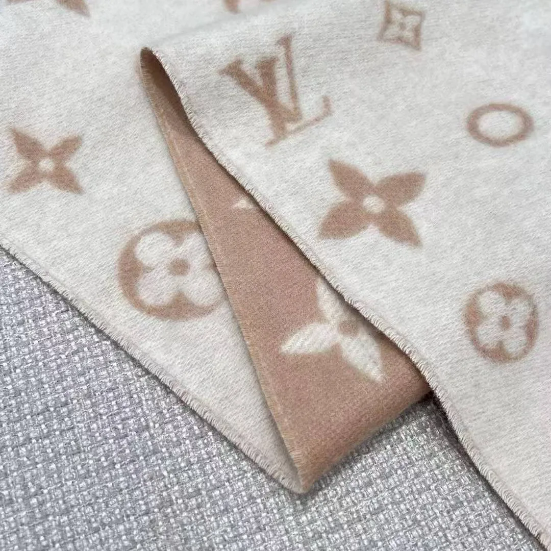 M97660 Reykjavik Cloud Scarf Monogram Motifs