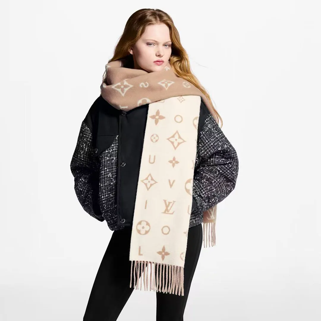 M97660 Reykjavik Cloud Scarf Monogram Motifs