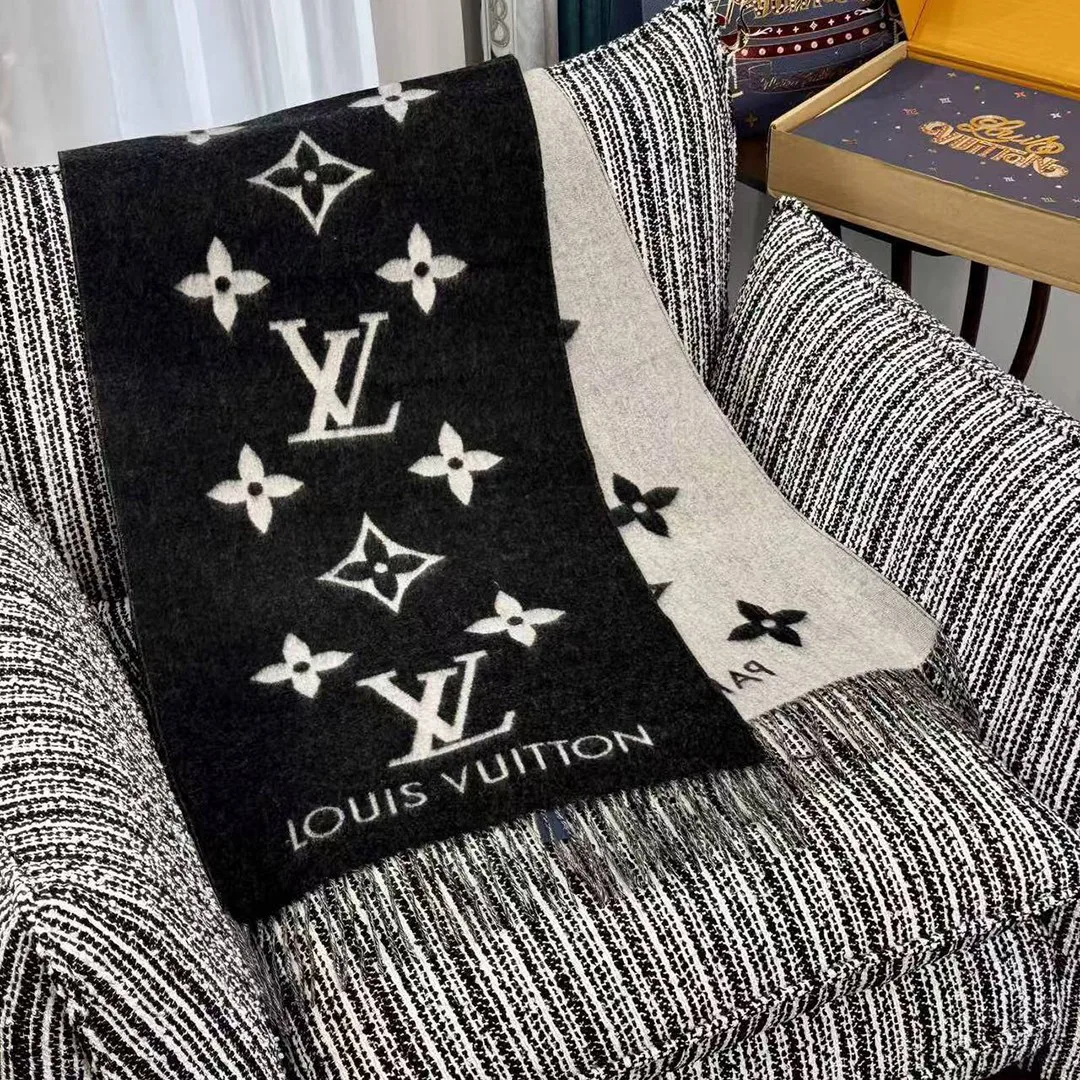 M71040 Reykjavik Scarf Black Monogram Pattern