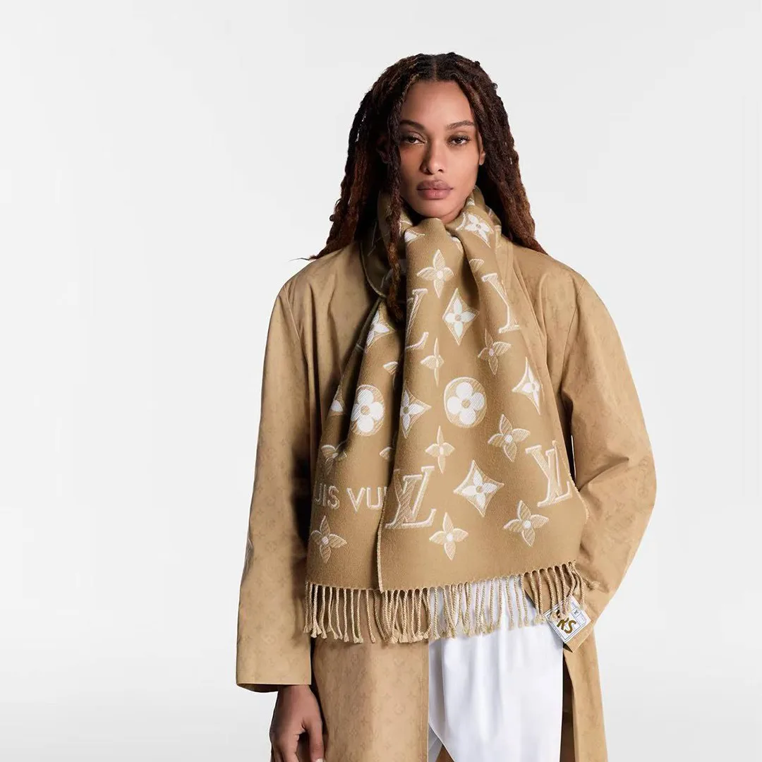 M78160 Essential Shine Scarf Beige Monogram