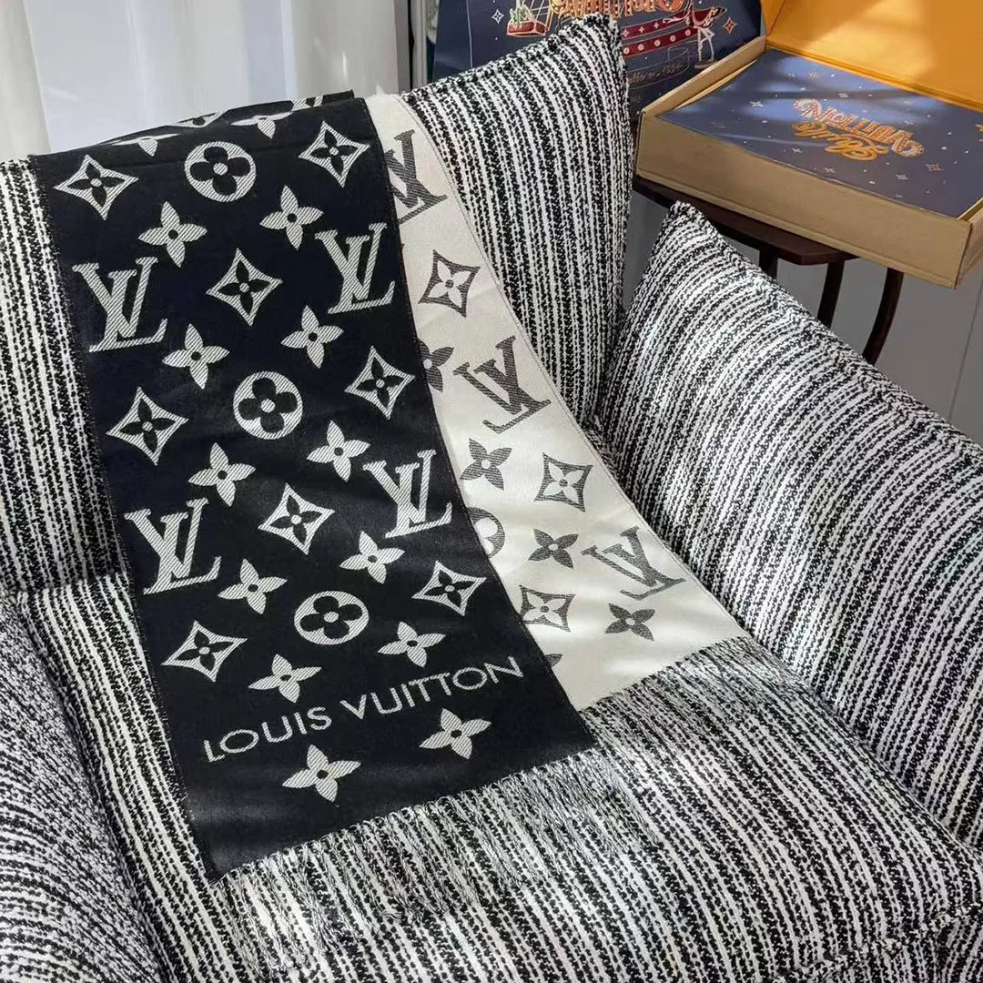 M77853 Essential Scarf Black Monogram