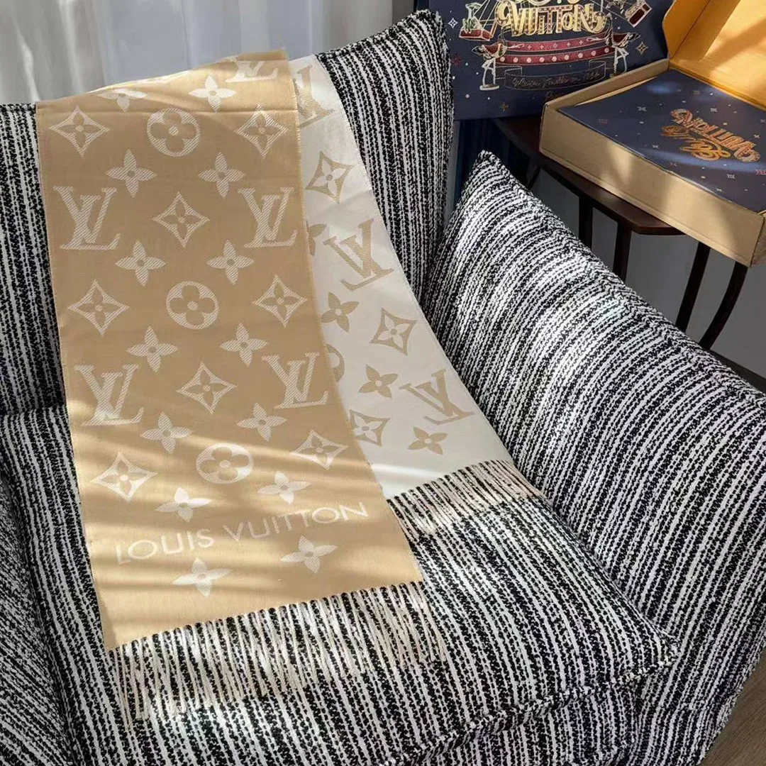M77728 Essential Scarf Beige Monogram