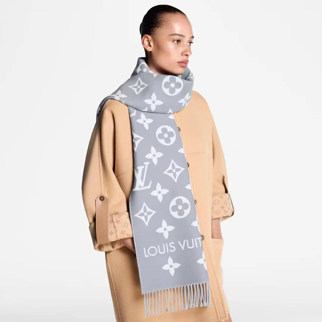 M77727 Essential Scarf Light Gray Monogram