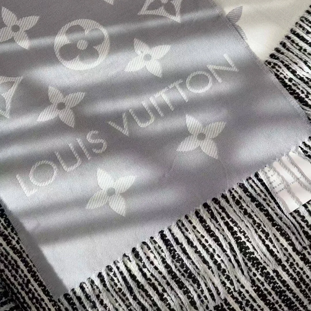 M77727 Essential Scarf Light Gray Monogram