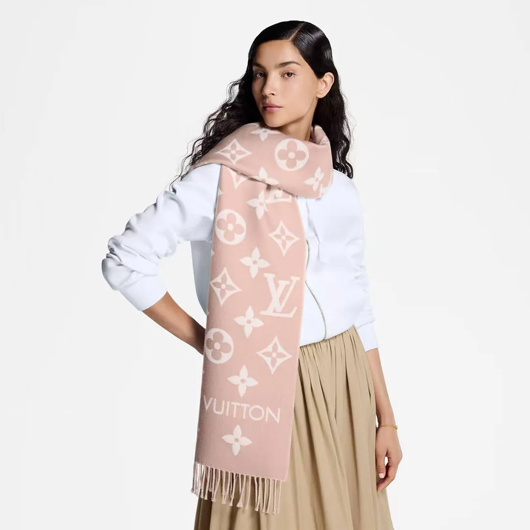 M77854 Essential Scarf Beige Monogram