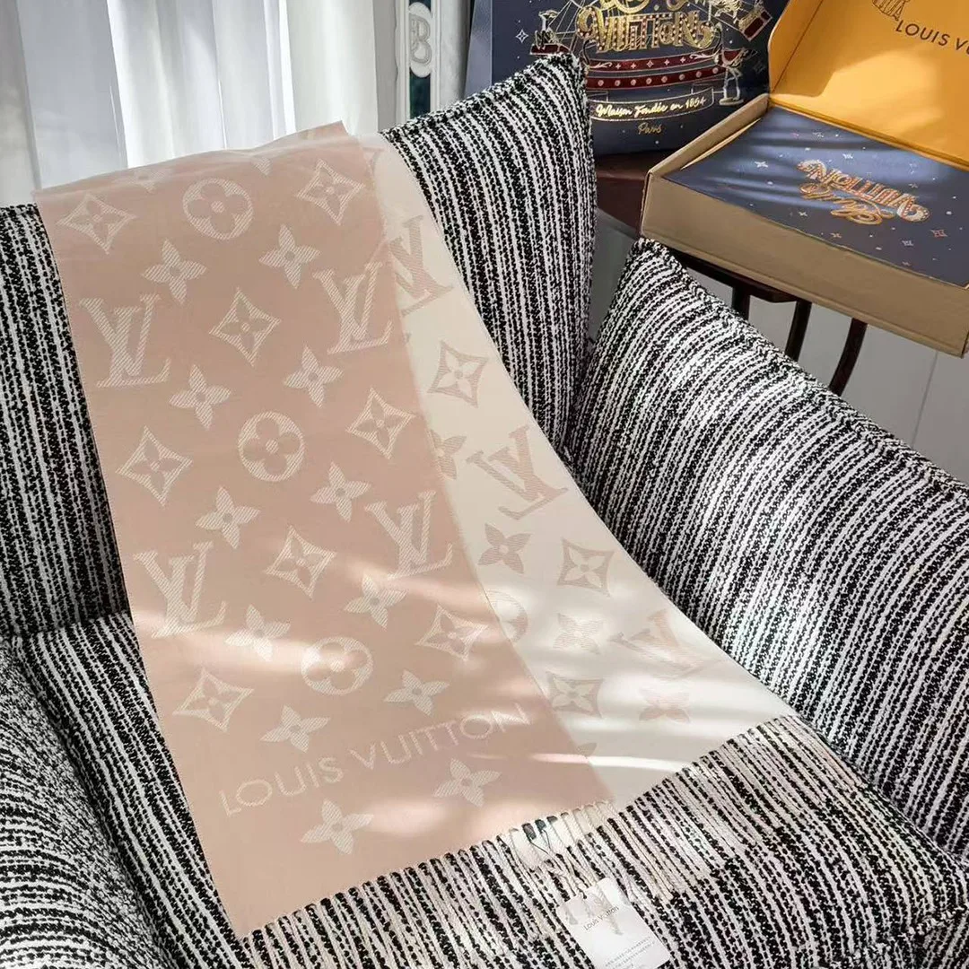 M77854 Essential Scarf Beige Monogram