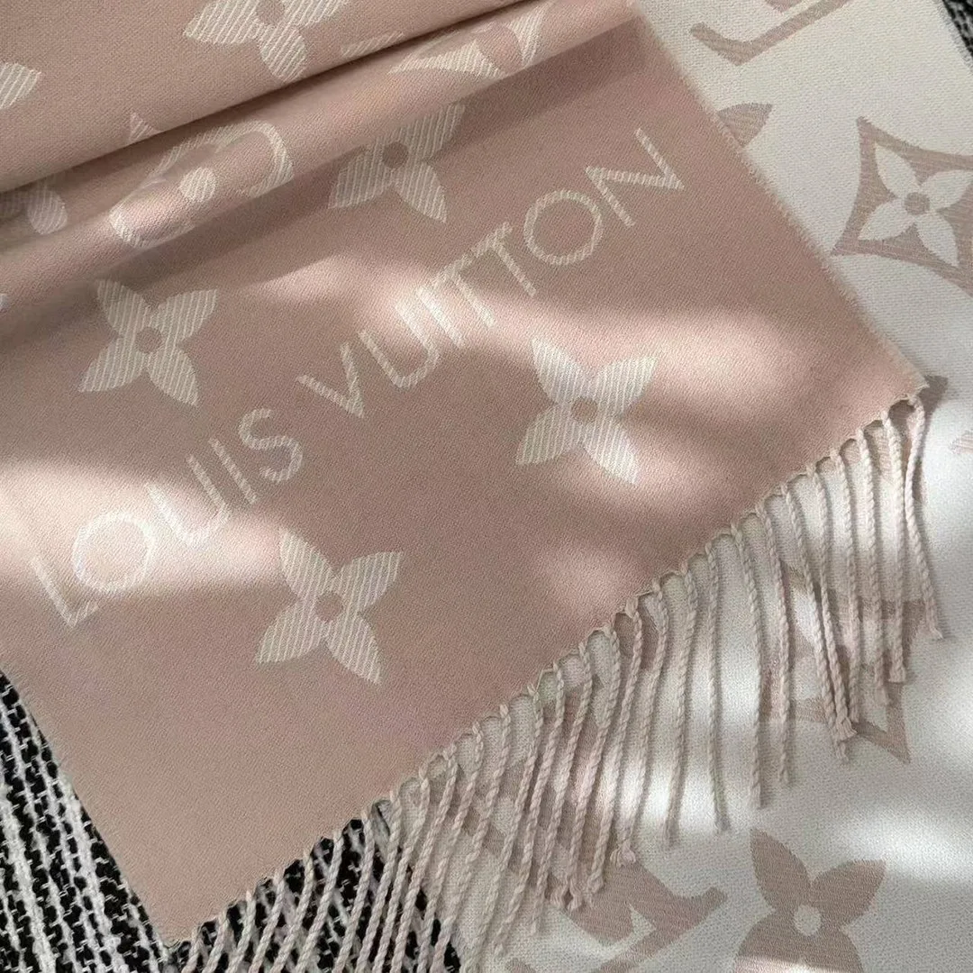 M77854 Essential Scarf Beige Monogram