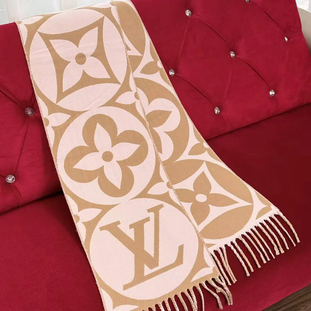 M79213 Medallion Scarf Beige Pink