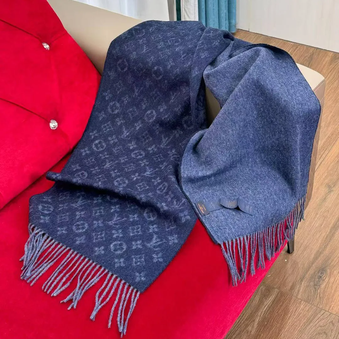 M70257 Monogram Gradient Scarf Graduated Monogram Pattern