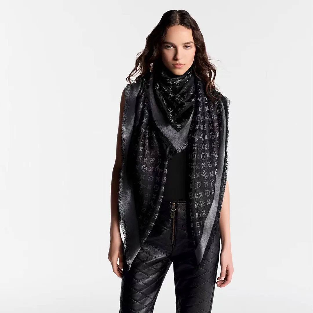 M75123 Monogram Shine Shawl Black