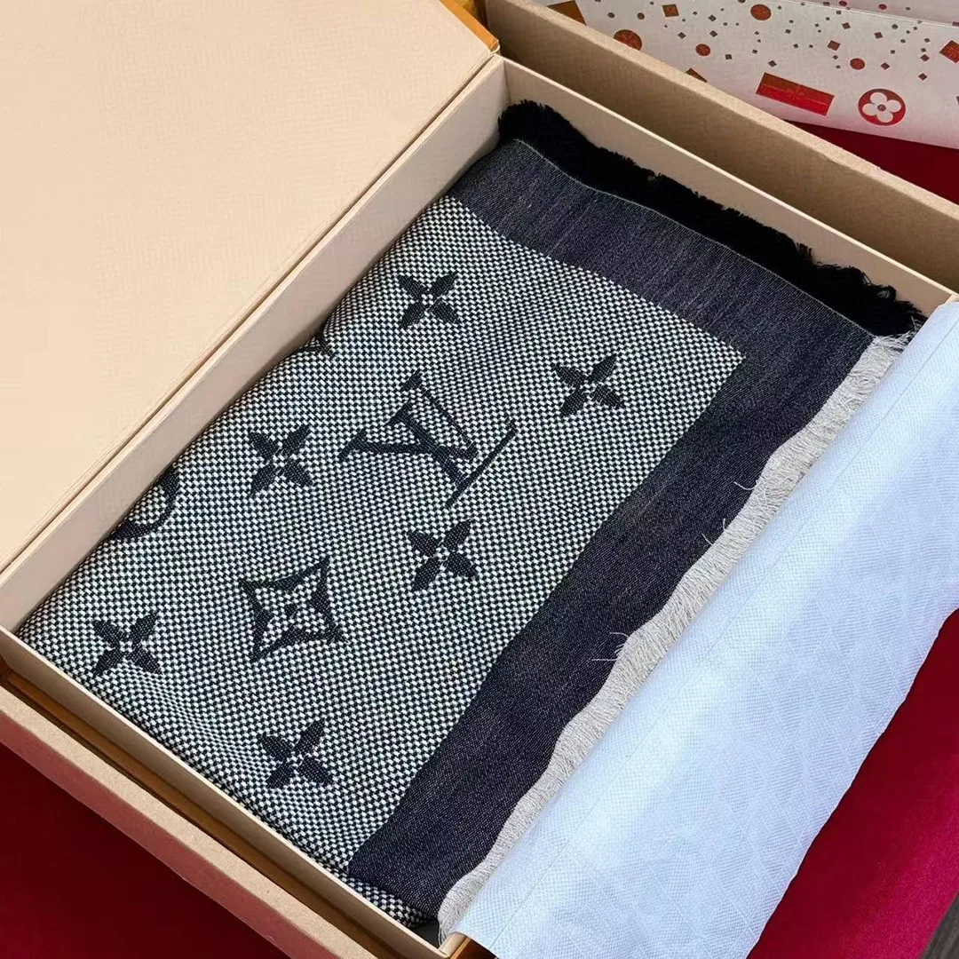 M73677 Neo Natté Monogram Shawl Black Monogram Pattern