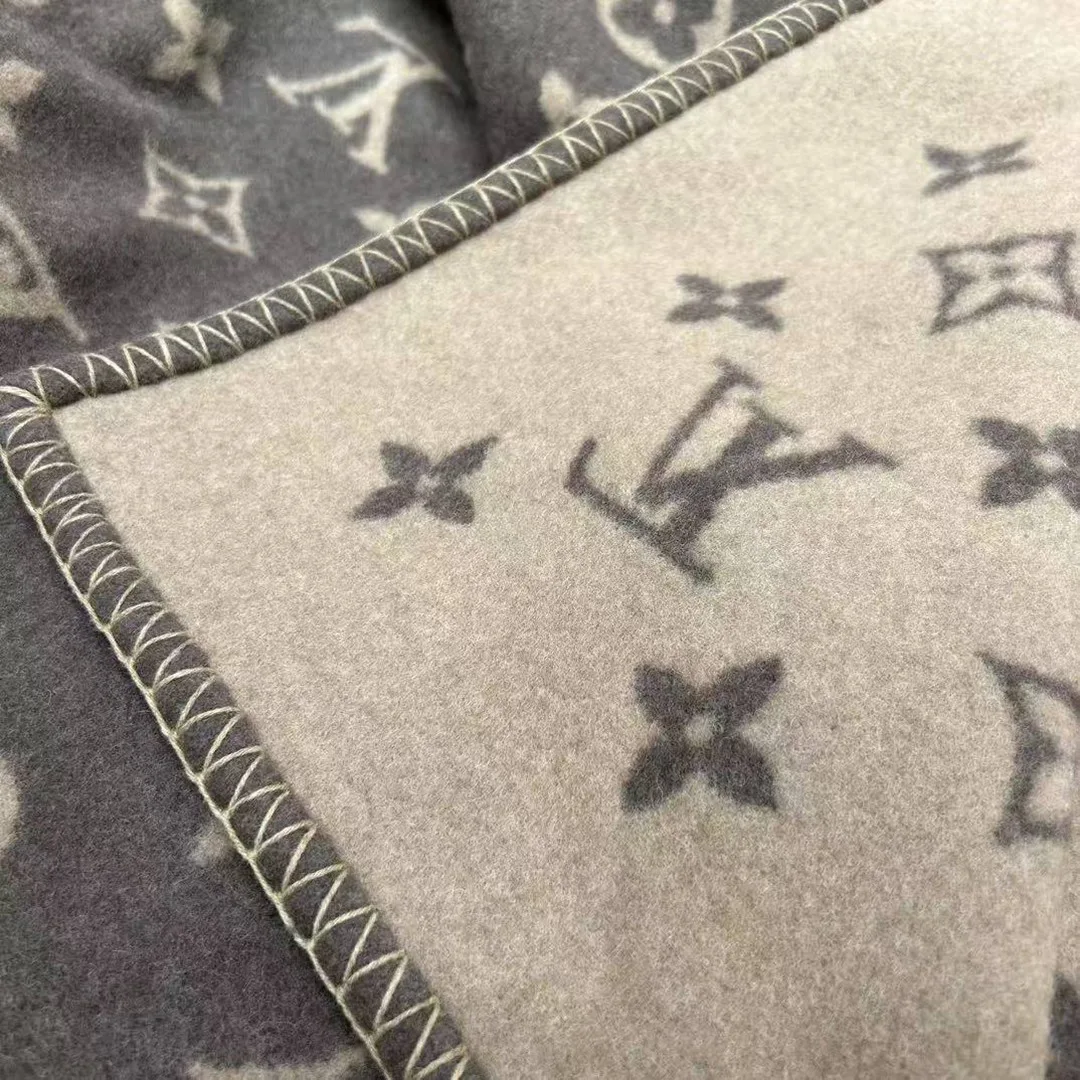M70439 Neo Monogram Blanket