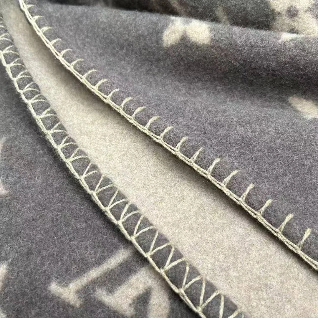 M70439 Neo Monogram Blanket
