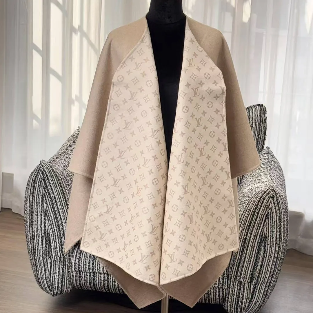 M97460 My Monogram Cape Reversible Monogram Pattern