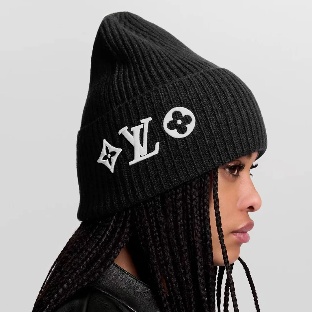 M77872 Headline Beanie Black Pure Wool Knit
