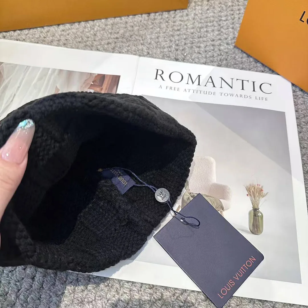 M92739 Damier Snug Beanie Black Damier Knit 100% Wool