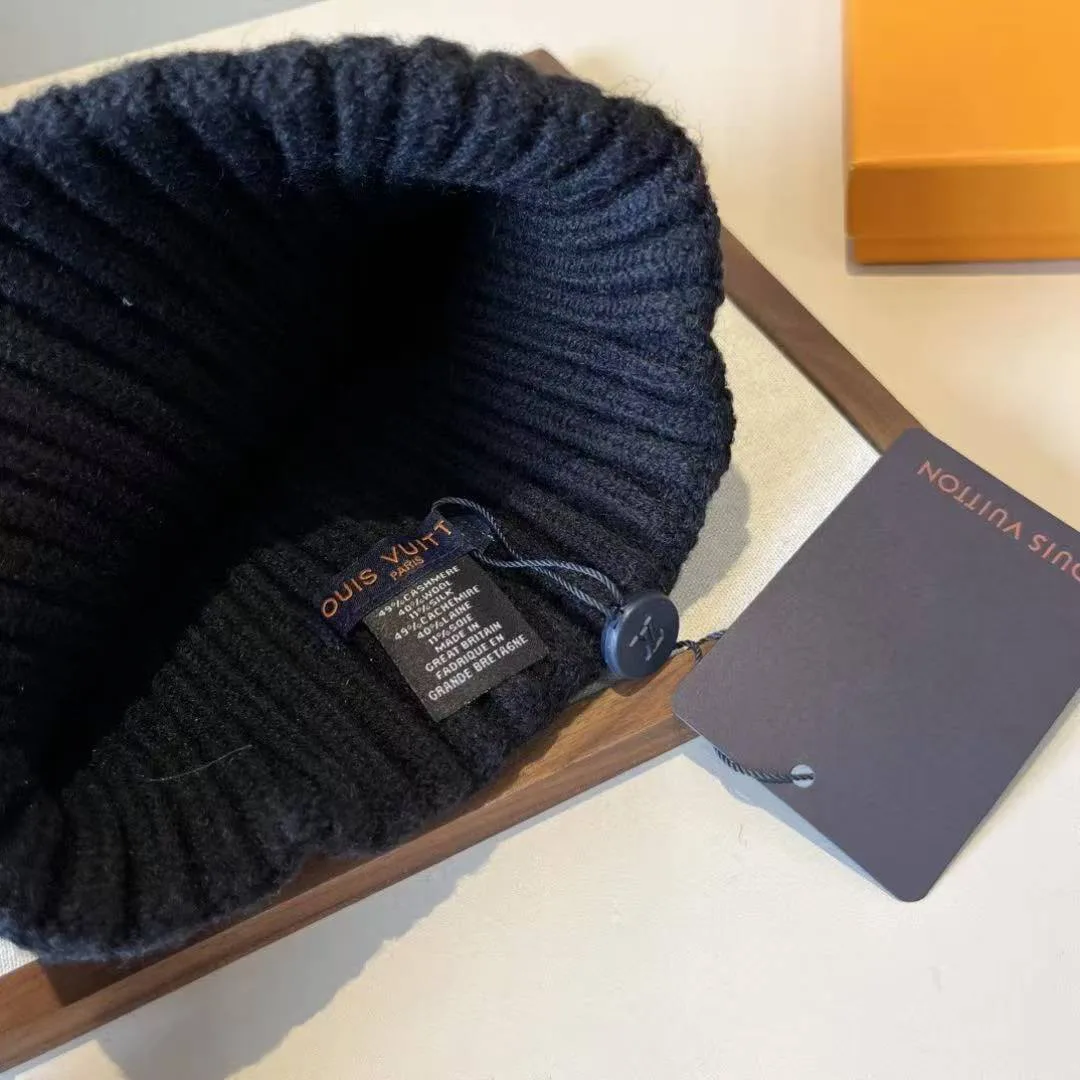 M7741A Vers Beanie Black 100% Wool