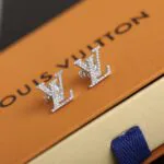 M00608 Iconic Earrings Crystal Palladium - M01136 1 M00608 Iconic Earrings Crystal Palladium