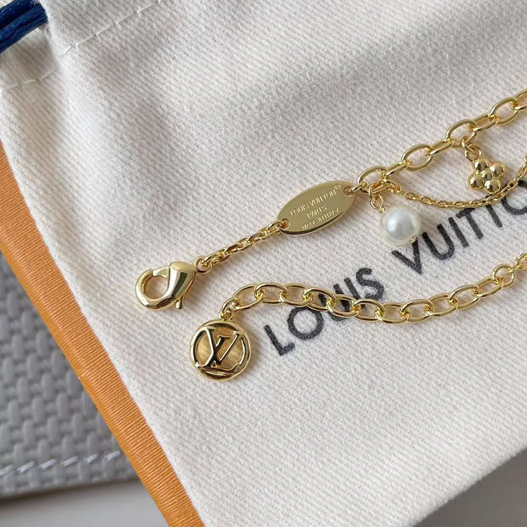 M1684A Blooming Pearls Bracelet Adjustable Chain with Circle Charm