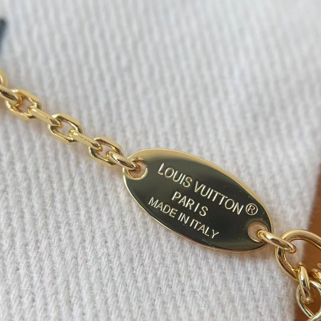 M1684A Blooming Pearls Bracelet Adjustable Chain with Circle Charm