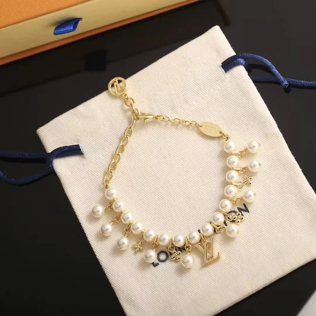 M1685A Pearl River Bracelet Adjustable Chain with Circle Charm