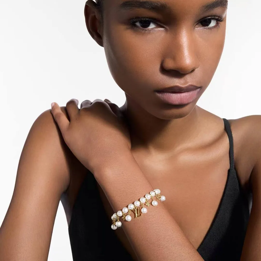 M1685A Pearl River Bracelet Adjustable Chain with Circle Charm
