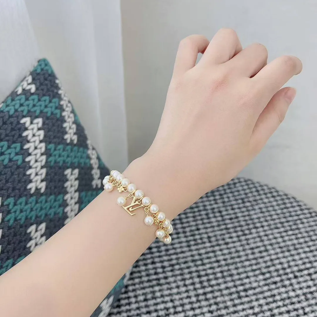 M1685A Pearl River Bracelet Adjustable Chain with Circle Charm