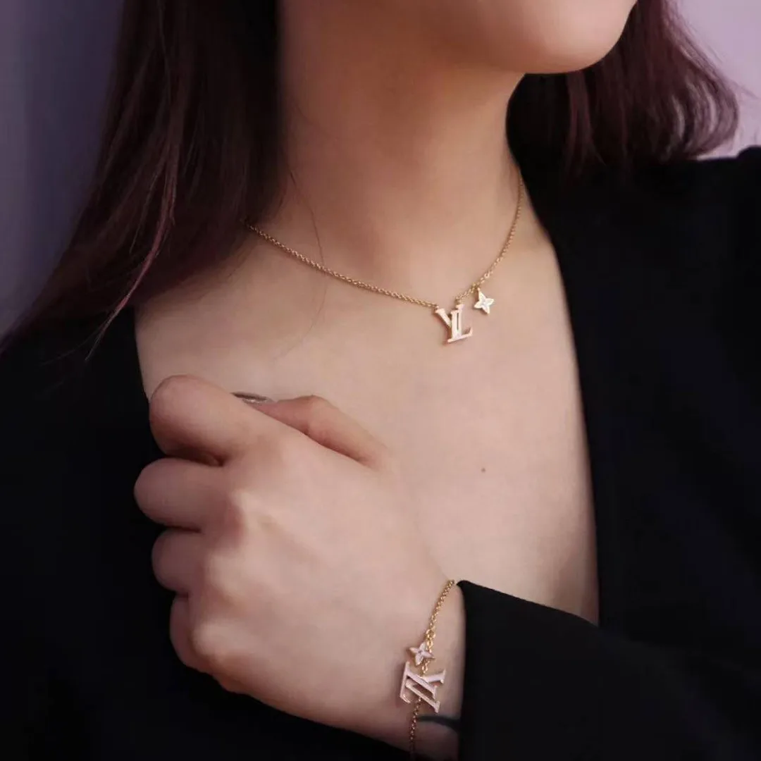 M1008A Iconic Enamel Bracelet Adjustable Chain with Circle Charm