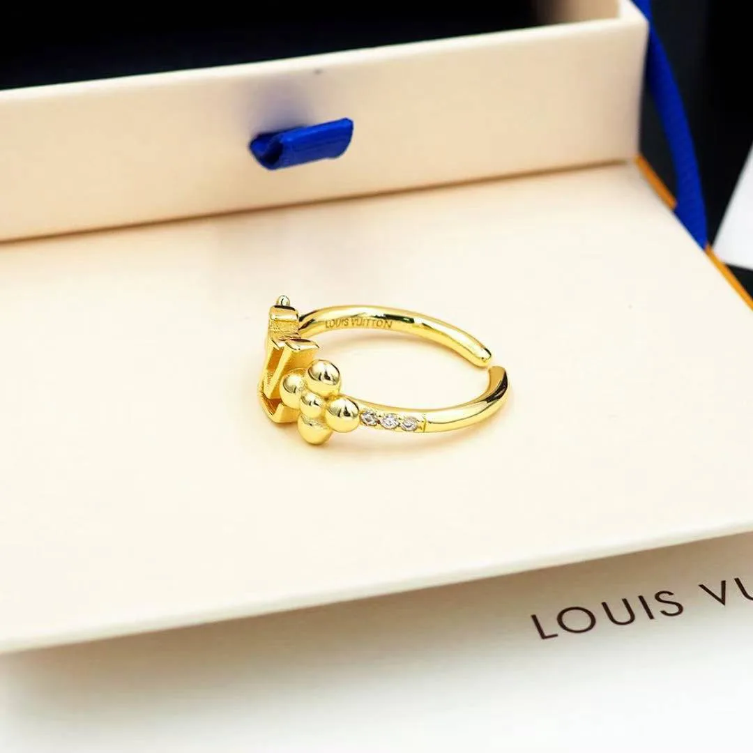 M1461S L.V Iconic Ring L.V Initials and Monogram Flower Signatures