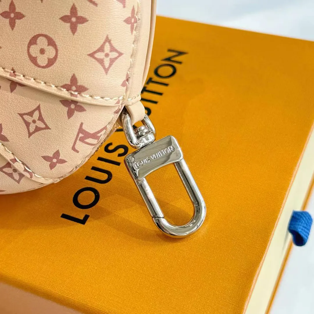 M01858 Croissant Bag Charm